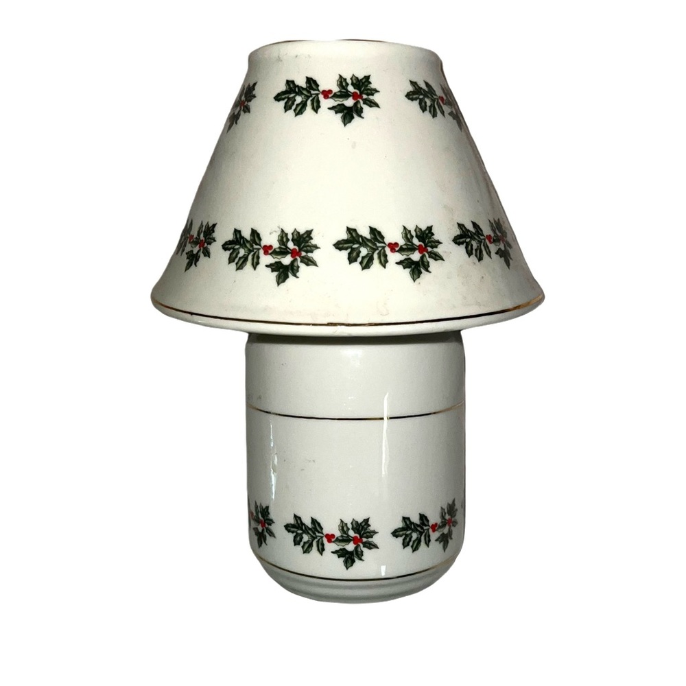 MADISON & MAX CHRISTMAS HOLIDAY LARGE CANDLE & HOLDER Holly 9.5" x 7" 2Pc USED